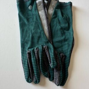 Lululemon Athletica Green and Gray Knit Gloves with Grip